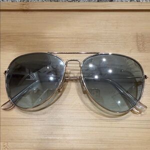 Aviator Sunglasses with Silver Frame